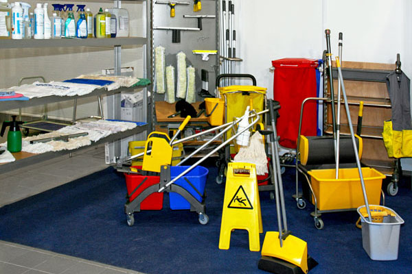 janitor equipment for office cleaning - office cleaning company toronto